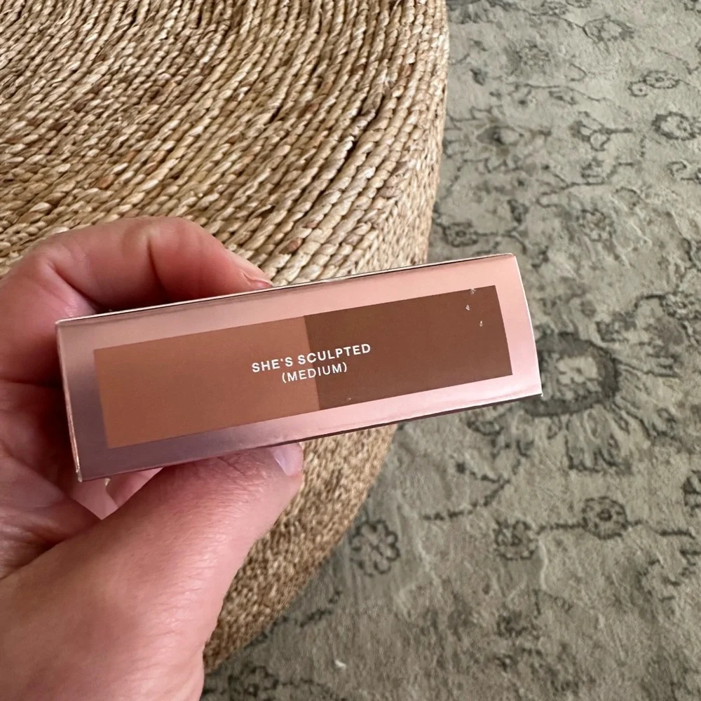 Patrick Ta for face. Crepe contour & powder bronzer duo. She's sculpted (medium)